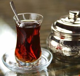 الآثار الجانبية لتناول الشاي على معدة فارغة