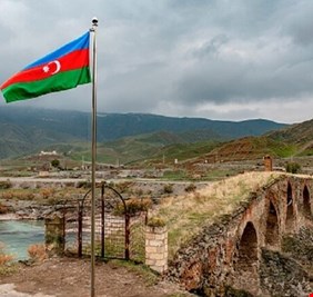 أنباء عن حشد الجيش الإيراني وحداته على حدود أذربيجان