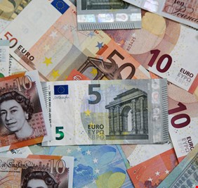 بنك إنجلترا يقر أكبر ارتفاع لسعر الفائدة منذ 1995