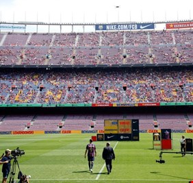 التقديم الرسمي لليفاندوفسكي يحطم رقما قياسيا في تاريخ برشلونة