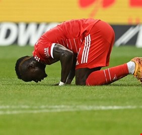 عجلة الدوري الألماني تبدأ بالدوران.. وماني يبدأ بالتسجيل ويحتفل على طريقة صلاح