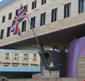 قلق بريطاني من احداث الإقليم