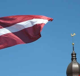 البرلمان اللاتفي يدعو دول الاتحاد الأوروبي إلى وقف إصدار التأشيرات لمواطني روسيا وبيلاروس