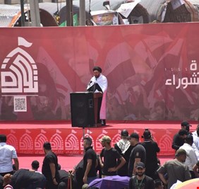 خطيب الجمعة في التيار الصدري من أمام المنطقة الخضراء: تغريدات الصدر دستور الثورة