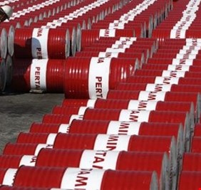 اقتصادي: سعر برميل النفط قد يصل في الشتاء القادم الى 130 دولاراً