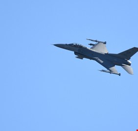 بلومبرغ : مقتل 13 عنصرا من جماعة 