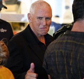 نائب ترامب السابق ينفي حيازة أي مستندات سرية