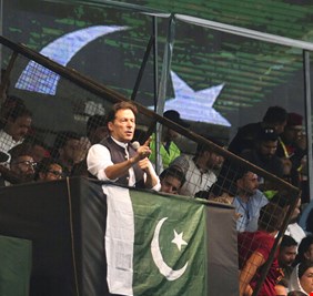 سلطات باكستان تحظر بثا مباشرا لخطاب رئيس الوزراء السابق عمران خان