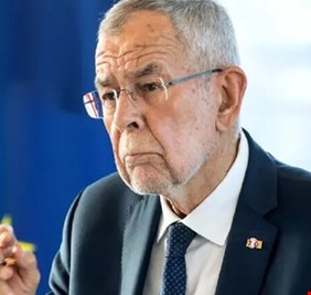 رئيس النمسا يصاب بارتجاج في المخ إثر حادث جبلي