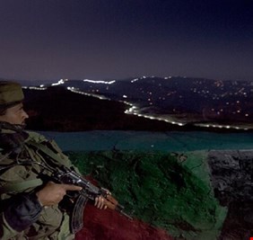 الهند تقيل ثلاثة ضباط على خلفية إطلاق صاروخ على أراضي باكستان عن طريق الخطأ