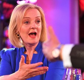 تراس لم تحدد بعد ما إذا كان ماكرون صديقا لبريطانيا أم لا