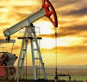 تباين أسعار النفط مع توقعات بخفض أوبك للإنتاج