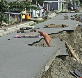 زلزال بقوة 5.8 درجة قبالة الساحل الإندونيسي