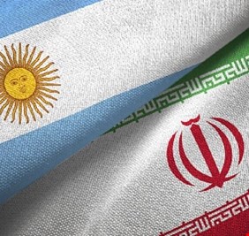 محتجزون بدون سبب منذ 90 يوما ..طيار إيراني يكشف آخر تطورات احتجاز طائرته بالأرجنتين