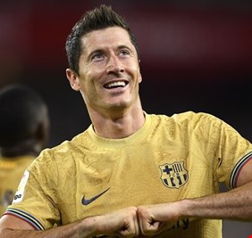 برشلونة يعمق جراح إشبيلية