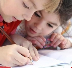 مع عودة المدارس.. نصائح للأهالي بشأن نوم أطفالهم