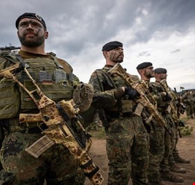 الناتو يعزز جناحه الشرقي بوصول مزيد من الجنود الألمان إلى ليتوانيا