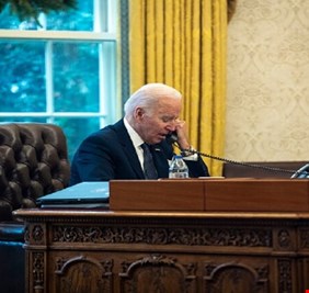 تراس وبايدن يتفقان في اتصال هاتفي على 