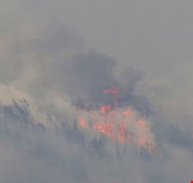 إجلاء أكثر من ألف شخص بينما تكافح تركيا حريق غابات