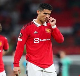 لعنة على الفريق .. جماهير مانشستر يونايتد تنقلب على كريستيانو رونالدو