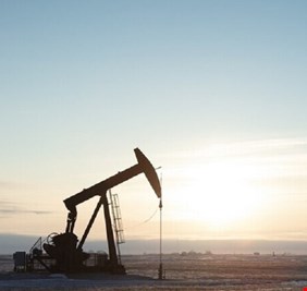 الخزانة الأمريكية تعلن فرض حظر على نقل النفط الروسي