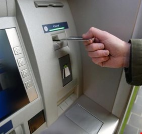 كم يبلغ عدد الموظفين الموطنين رواتبهم في العراق؟