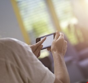 خبير يشير إلى علامات قد تعني أن تطبيقك سيتجسس عليك