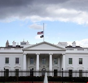 البيت الأبيض يعلق على وفاة ايرانية بعد اعتقالها