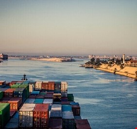 زيادة رسوم عبور السفن فى قناة السويس بداية من العام المقبل