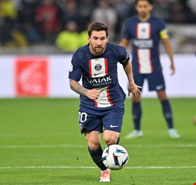 ميسي يحطم رقما قياسيا مشتركا بين رونالدو وبيليه
