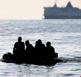 فرنسا توقف عراقيين شاركوا في تهريب مهاجرين إلى بريطانيا