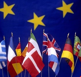 المفوضية الأوروبية قد تفرض عقوبات على مراقبي الاستفتاءات الأوروبيين