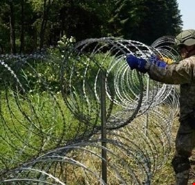 لاتفيا تعلن الطوارئ على حدودها مع روسيا