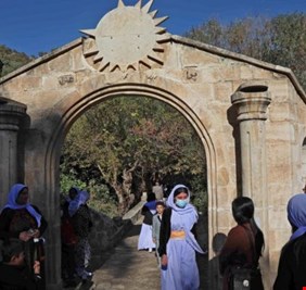 معبد لالش يعاود فتح أبوابه مجدداً