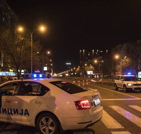 مقدونيا الشمالية.. العثور على 44 مهاجرا سوريّا في شاحنة جنوب البلاد