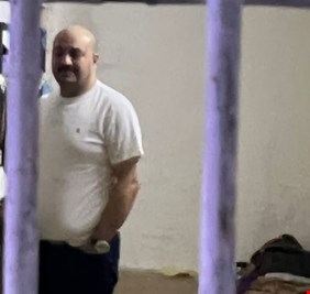 العراق اليوم ينفرد بنشر صورة بطل فضيحة القرن نور زهير جاسم وهو خلف القضبان