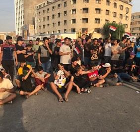 صور من ساحة التحرير عصر اليوم الثلاثاء لمتظاهري تشرين