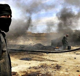 تفاصيل خطيرة عن شبكة مهربي النفط من كبار الضباط.. من هو الوزير  الذي قام بتعيينهم شخصياً ؟