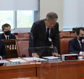 انحناءة واعتذار.. لحظات ندم لمسؤولي كوريا الجنوبية عن 