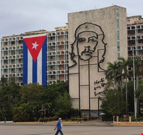 المكسيك تدعو لرفع الحظر التجاري عن كوبا فورا