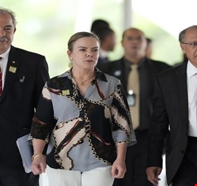 البرازيل: فريق الرئيس المنتخب دا سيلفا يباشر تسلّم السلطة