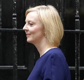 بنك إنجلترا: بريطانيا كانت تفصلها ساعات عن انهيار مالي شامل بسبب إجراءات ليز تراس