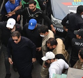 عمران خان يتعافى في المستشفى بعد محاولة اغتياله