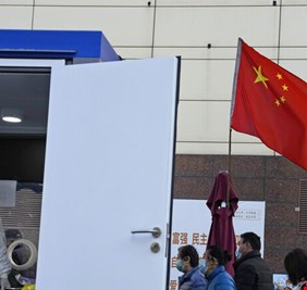 الصين.. صدامات بين السكان والشرطة بسبب قواعد كورونا