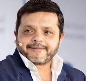 محمد هنيدي يعترض على عدم فوزه بـ لقب 
