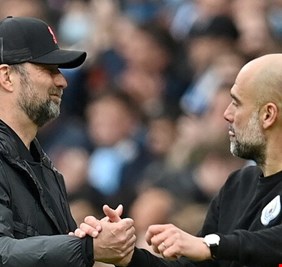ليفربول ومانشستر سيتي.. صدام ناري في قرعة كأس الرابطة الإنجليزية