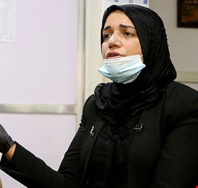 طيف سامي متهمة بعرقلة صرف رواتب الموظفين