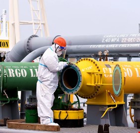 أسعار النفط تنخفض مع تلاشي مخاوف تعطل الإمدادات