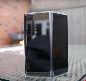 Honor تطلق هاتفا قابلا للطي بمواصفات فائقة