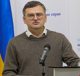 وزير الخارجية الأوكراني: ثلاث من سفاراتنا تلقت رسائل تهديد